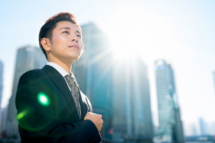 Side view of a businessman in the afternoon.